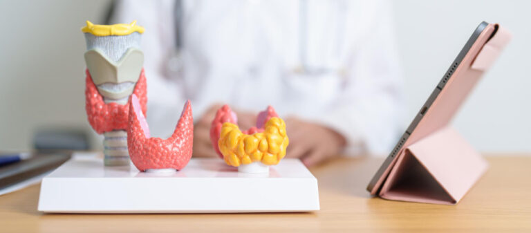 تشخيص تضخم الغدة الدرقية: الطرق والفحوصات المتاحة