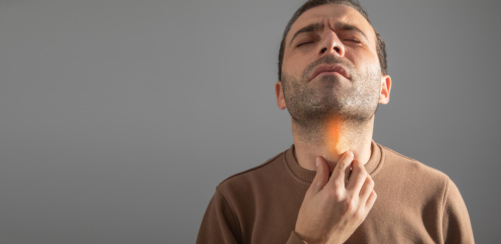 سرطان الغدة الدرقية: الأعراض، الأسباب، والعلاج