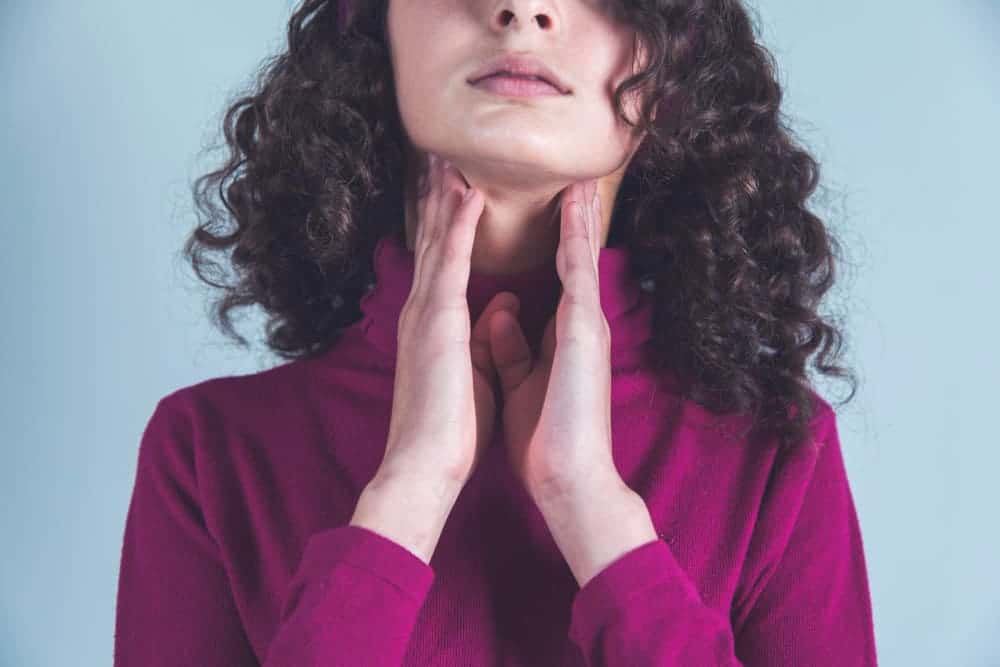 female swollen thyroid