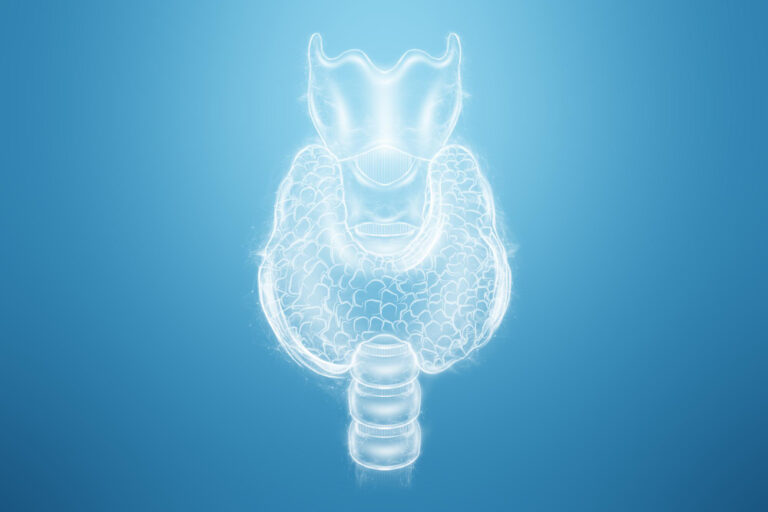 تجربتي مع تضخم الغدة الدرقية ووجود العقد: دليل شامل للمرضى